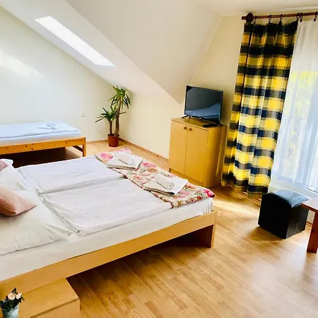 Krisztina Garden Hotel